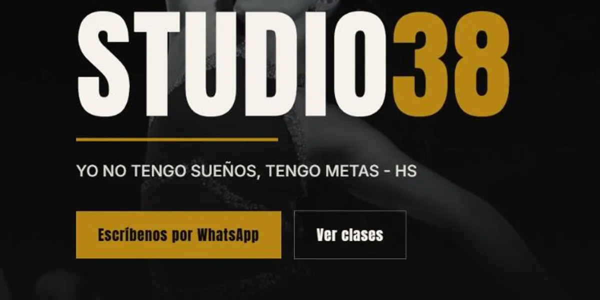 Portada de la web de Studio38, con el rótulo y los botones de contacto